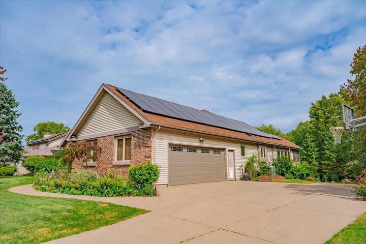 Property Photo:  5834 Persimmon Drive  WI 53711 