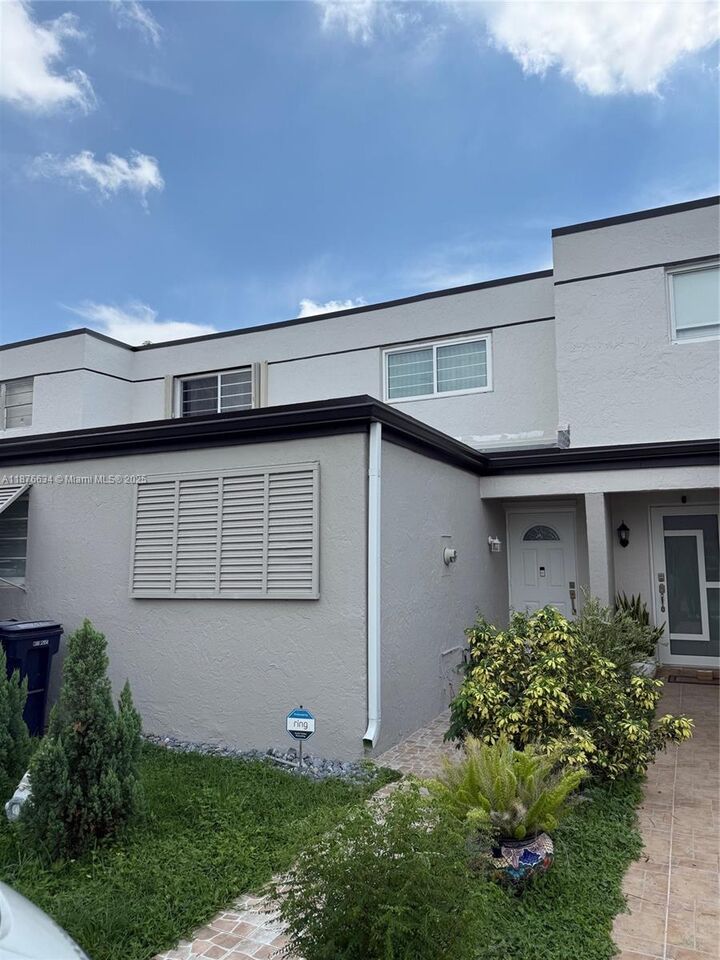 Property Photo: 8047 SW 150th Ave 506 FL 33193