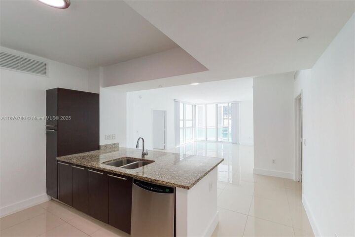 Property Photo:  951 Brickell Ave 810  FL 33131 