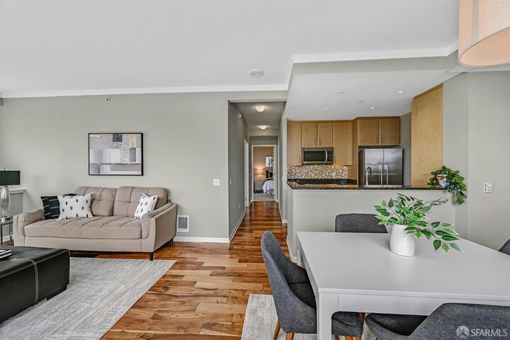 Property Photo:  400 Beale Street 2006  CA 94105 
