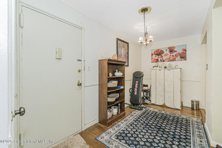 Property Photo:  55 Austin Place 7W  NY 10304 