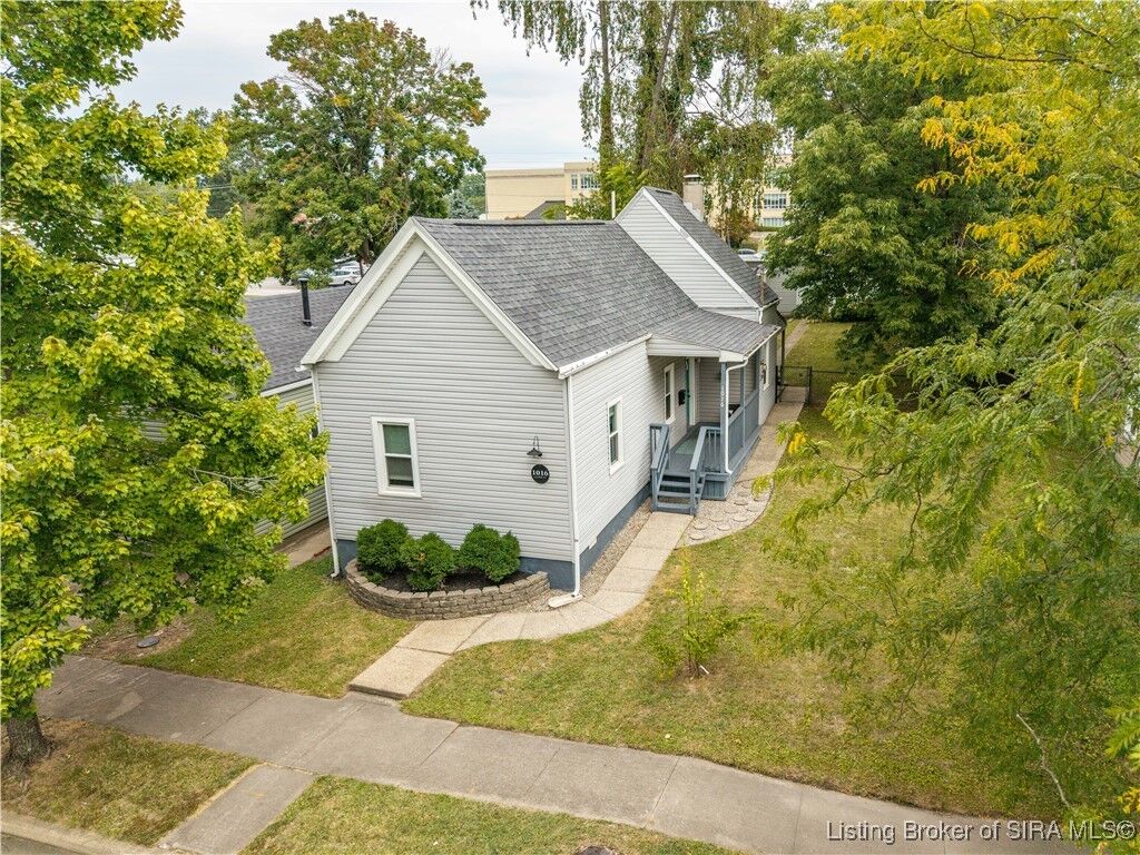 Property Photo:  1016 Clark Street  IN 47150 