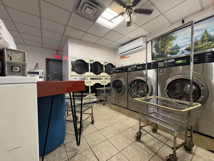 Property Photo:  