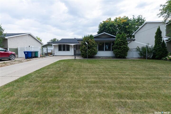 Property Photo: 115 Salisbury Drive SK S7H 4B7