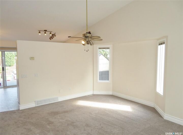 Property Photo: 222 Keller Crescent SK S7J 5G3