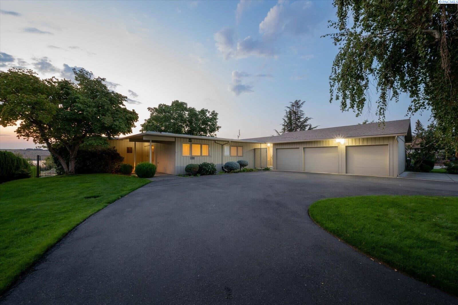 Property Photo:  2414 Harris Ave  WA 99354 