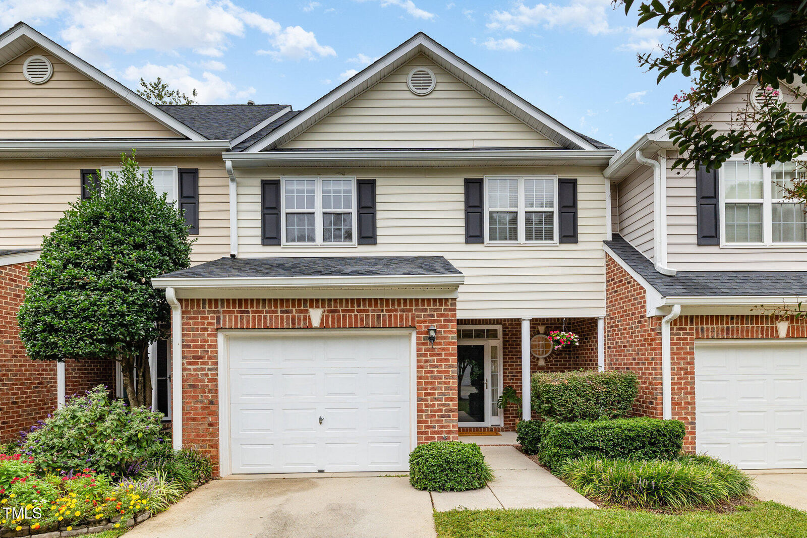 Property Photo: 2028 White Pond Court NC 27523