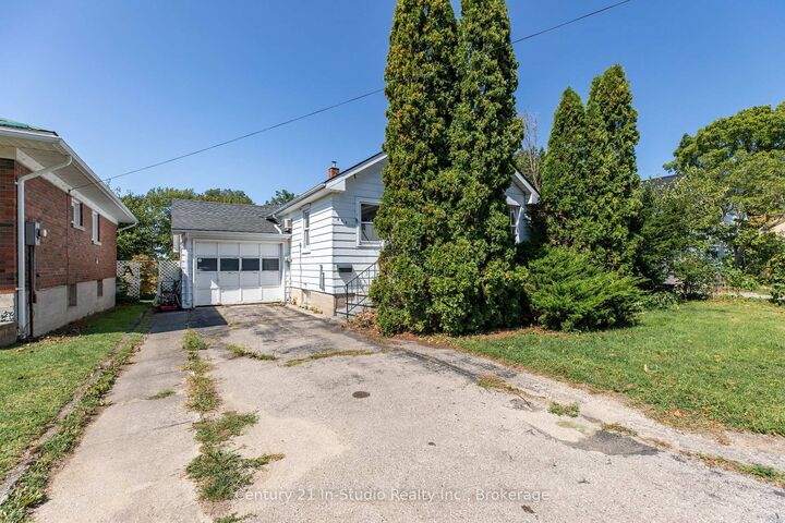 Property Photo: 902 Huron Terrace ON N2Z 2Y1
