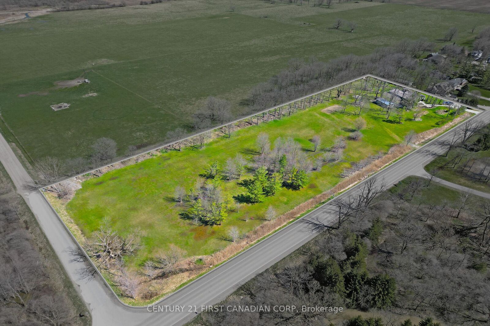 Photo de la propriété:  23992 Denfield Road  ON N0M 1P0 