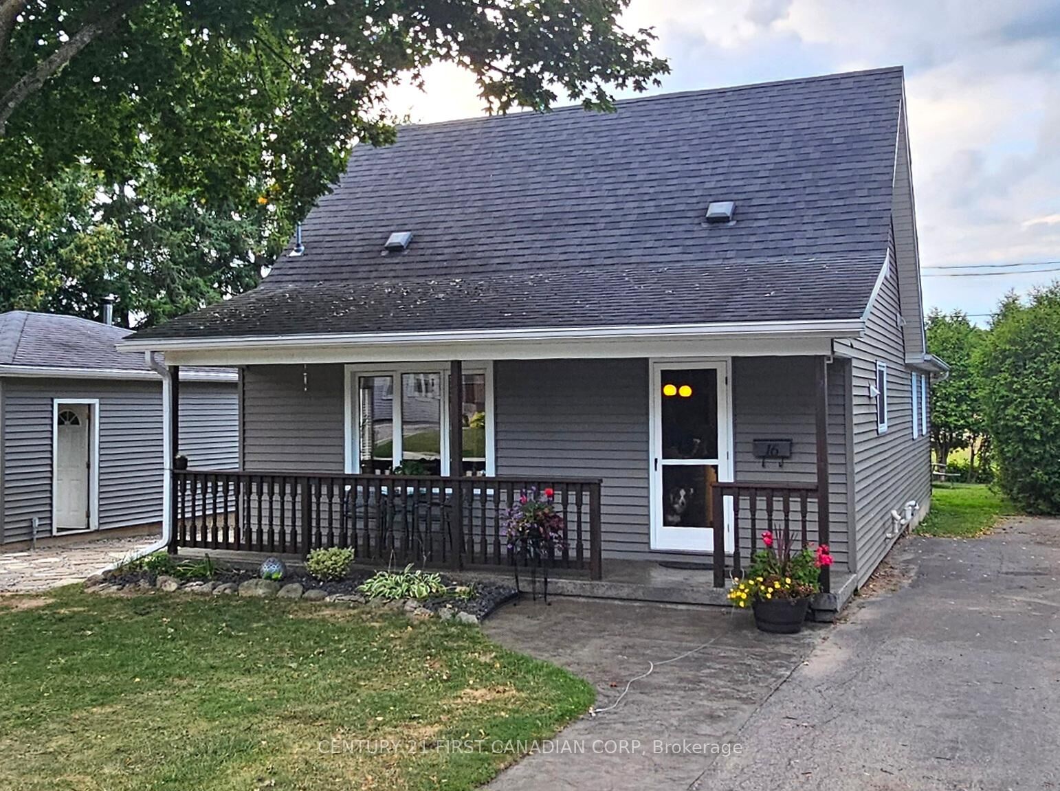 Property Photo:  16 Churchill Drive  ON N3L 1J1 