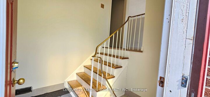 Property Photo:  39 Mallard Crescent Upper  ON L6S 2T7 