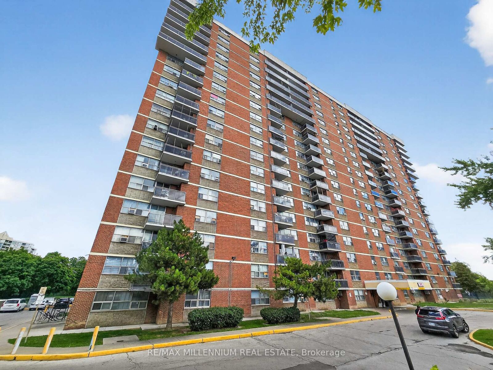 Property Photo:  2645 Kipling Avenue 1811  ON M9V 3S6 