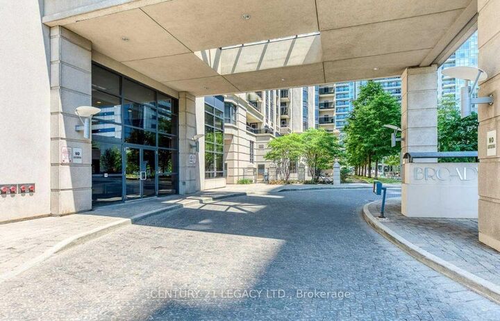 Photo de la propriété:  155 Beecroft Road 1702  ON M2N 7C6 