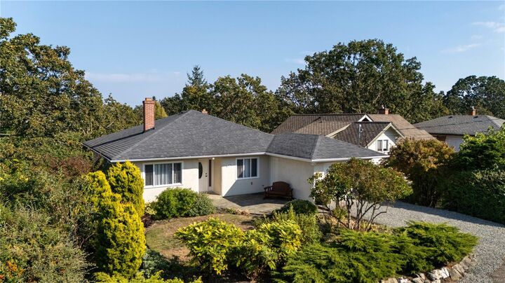 Property Photo:  1697 Yale St  BC V8R 5N5 