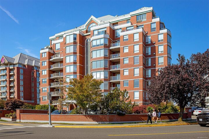 Property Photo:  630 Montreal St 903  BC V8V 4Y2 