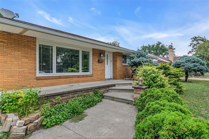 Property Photo:  2728 Radisson Avenue  ON N9E 1Y3 