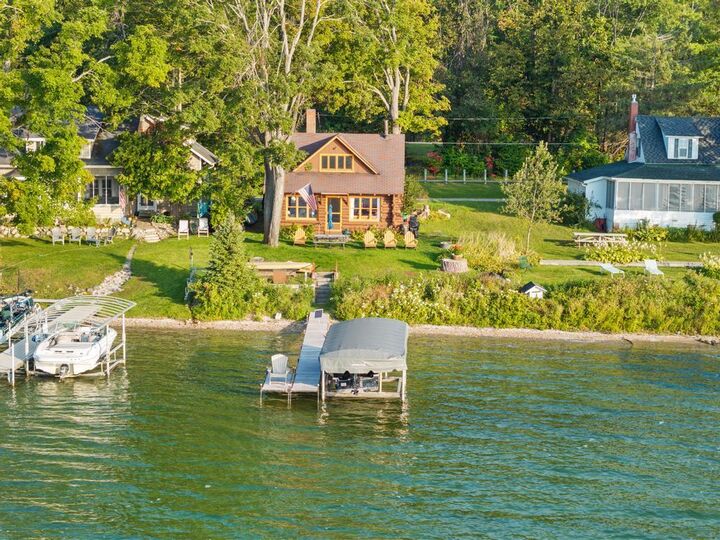 Property Photo:  2644 Royal Oak Beach Drive  MI 49721 