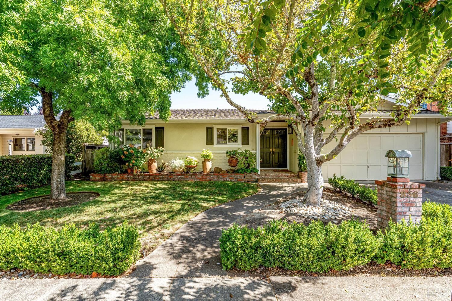 Property Photo:  856 4th Street  CA 95476 