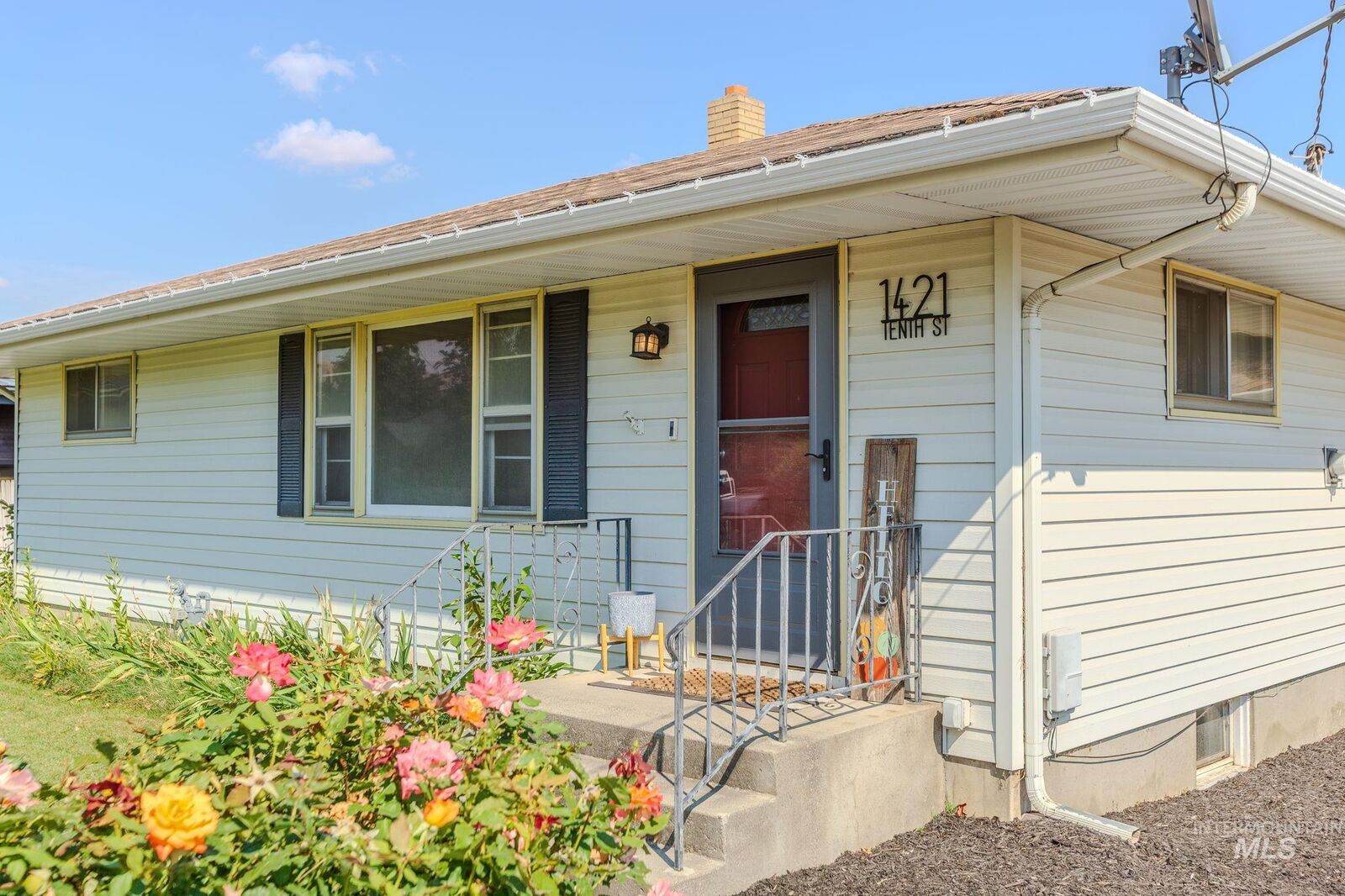 Property Photo: 1421 10th Street WA 99403