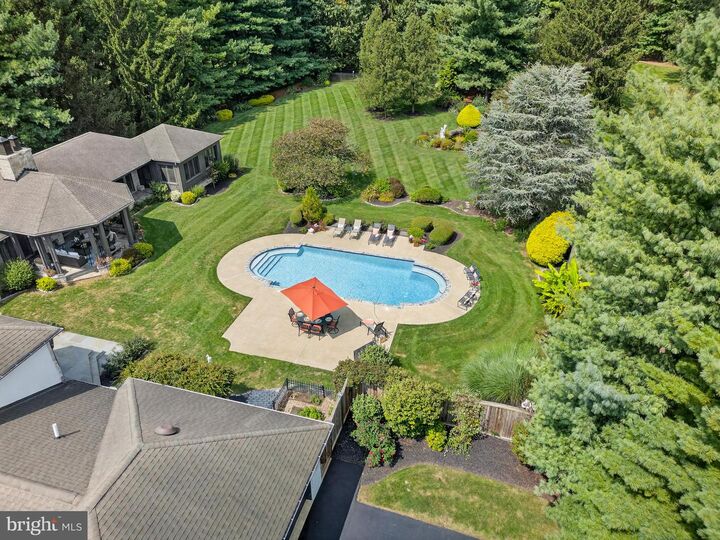 Property Photo:  381 Sarsen Drive  PA 17543 