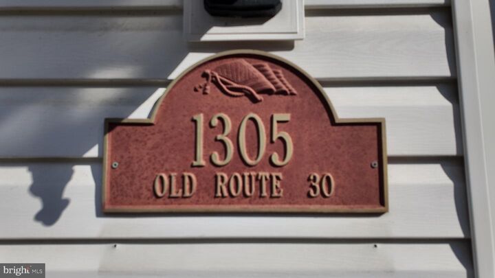 Property Photo:  1305 Old Route 30 30  PA 17353 