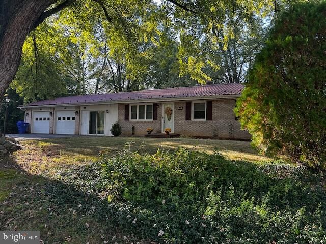 Property Photo: 844 Knob Hill Road PA 17222