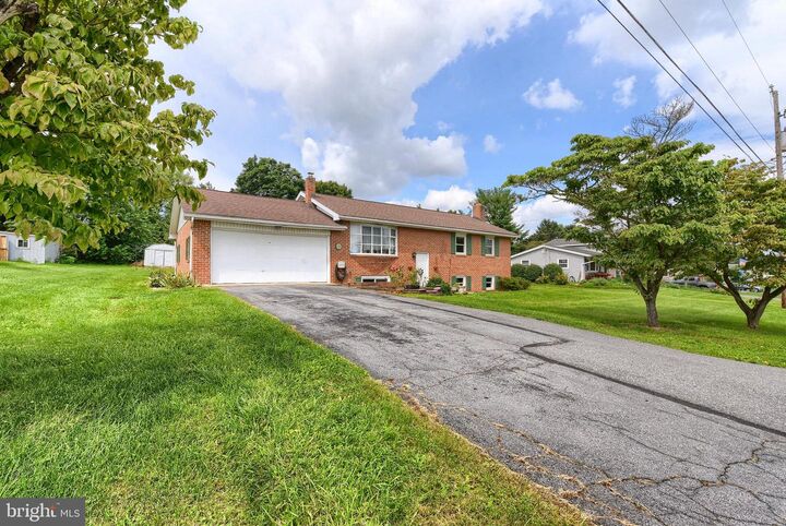 Property Photo:  560 Boxwood Lane  PA 17015 