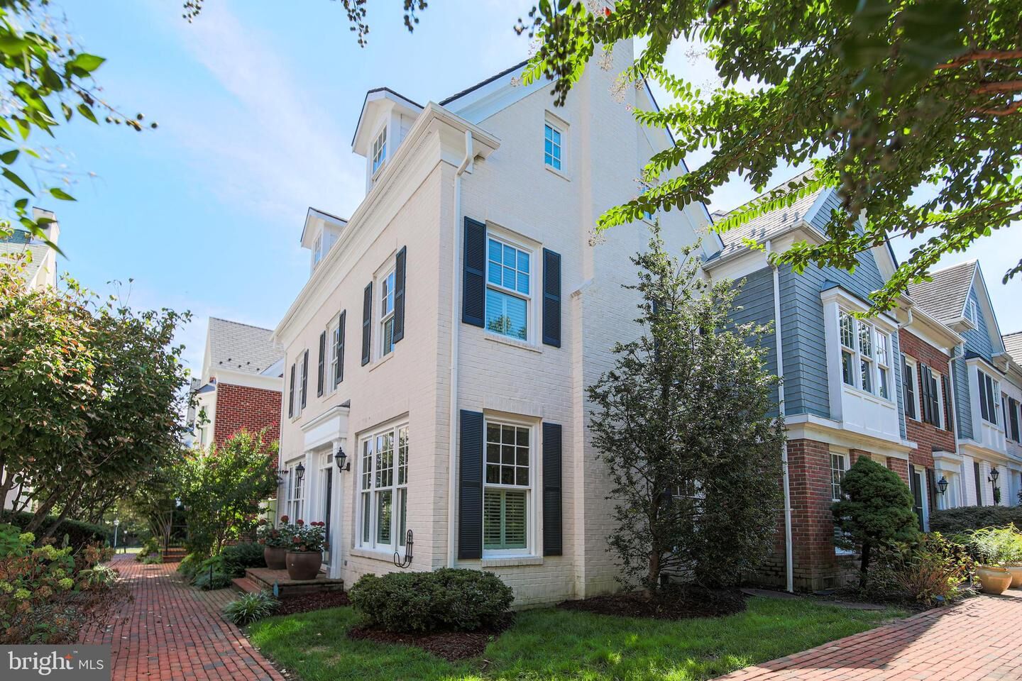 Property Photo:  943 Powhatan Street  VA 22314 