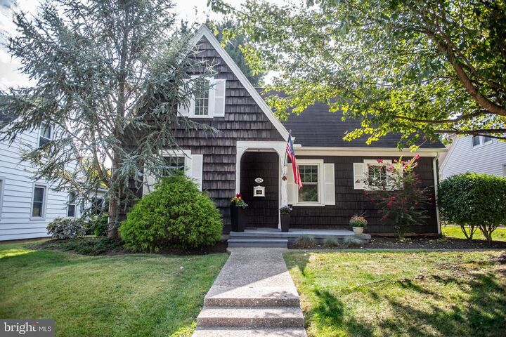 124 Maple Avenue  Hershey PA 17033 photo