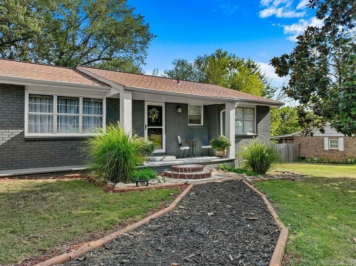 Property Photo:  199 W Wade Avenue  AR 72653 