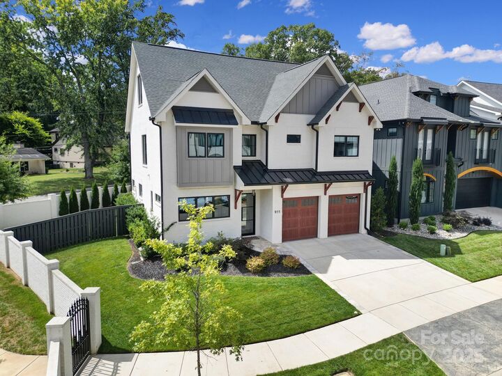 Property Photo:  911 Laurel Creek Lane  NC 28211 