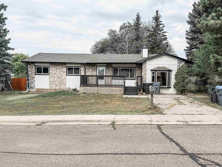 5004 Newland Ave  Cheyenne WY 82009 photo