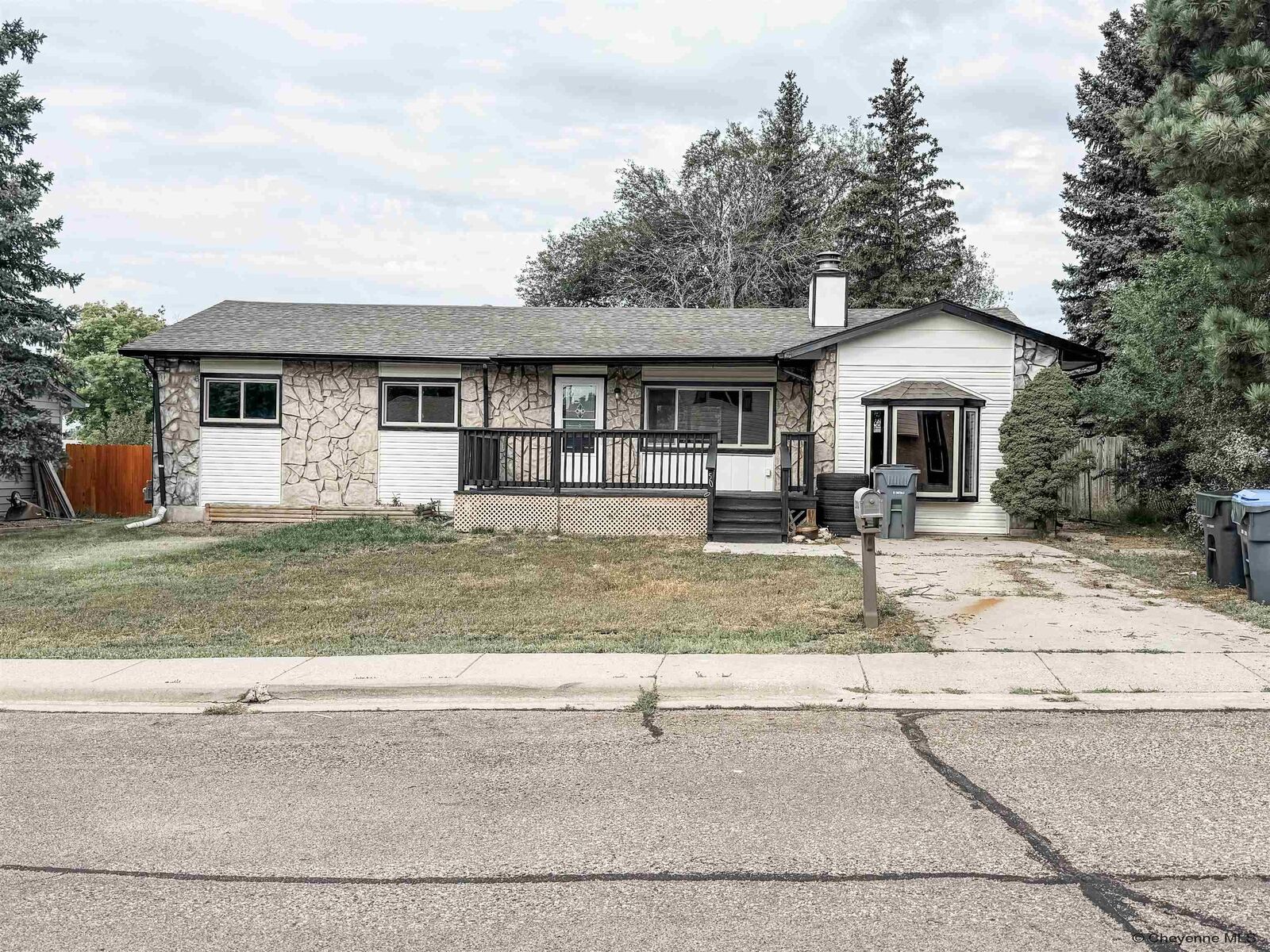 Property Photo:  5004 Newland Ave  WY 82009 