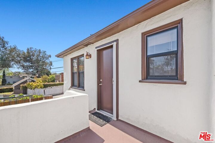 Property Photo: 915 Georgina Ave CA 90402