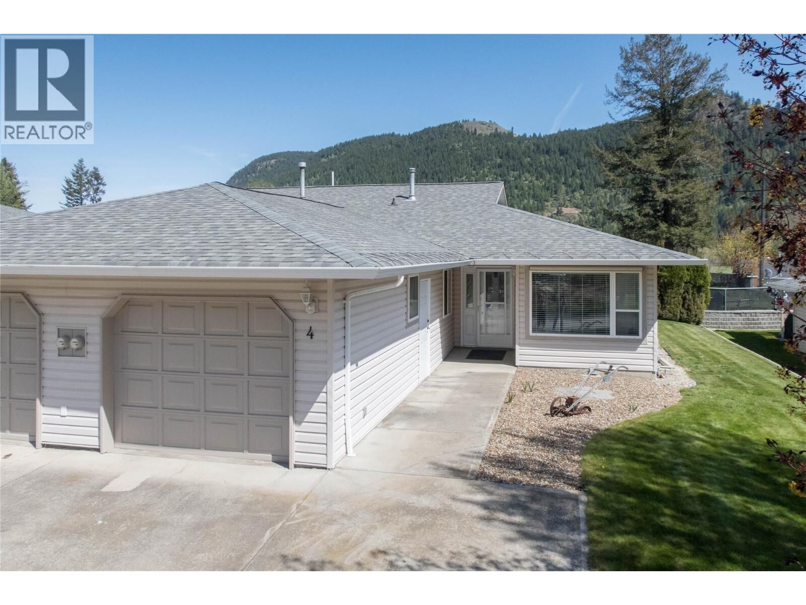Property Photo: 2675 Pine Avenue 4 BC V0E 2G5