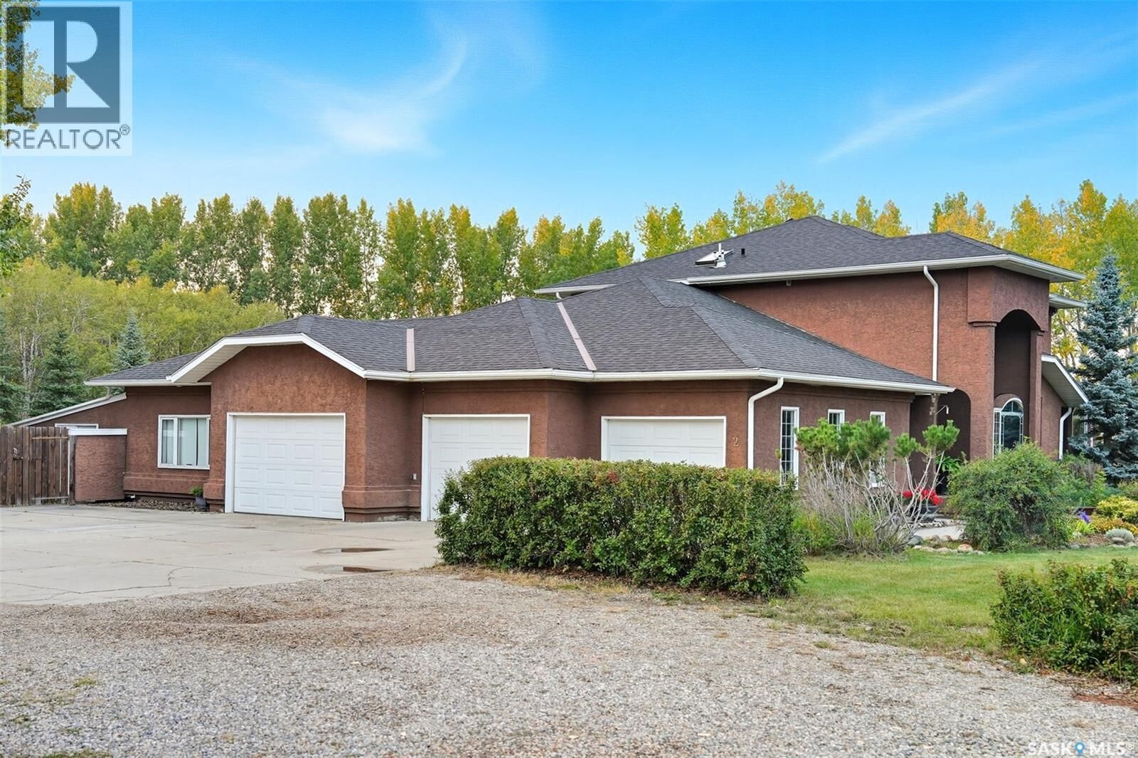 Property Photo:  2 Redwood Place  SK S7K 3J6 