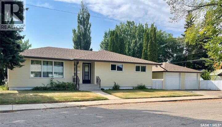 2202 Ewart Avenue  Saskatoon SK S7J 1Y2 photo