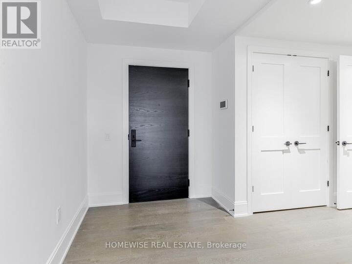 Property Photo: 355 Bedford Park Avenue 305 ON M5M 1J9