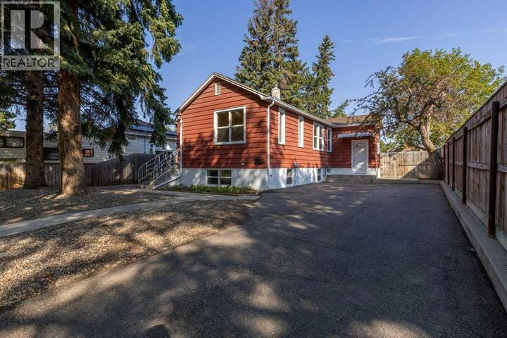 Property Photo:  1323 6 Avenue North  AB T1H 0S9 