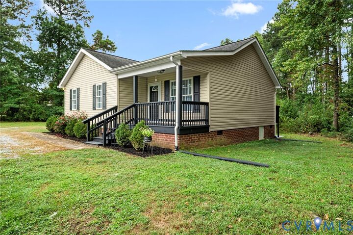 Property Photo: 119 W Jefferson Avenue VA 22572