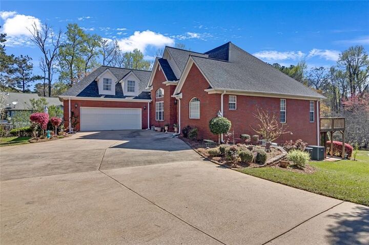 Property Photo: 3240 Somerset Court SE GA 30013