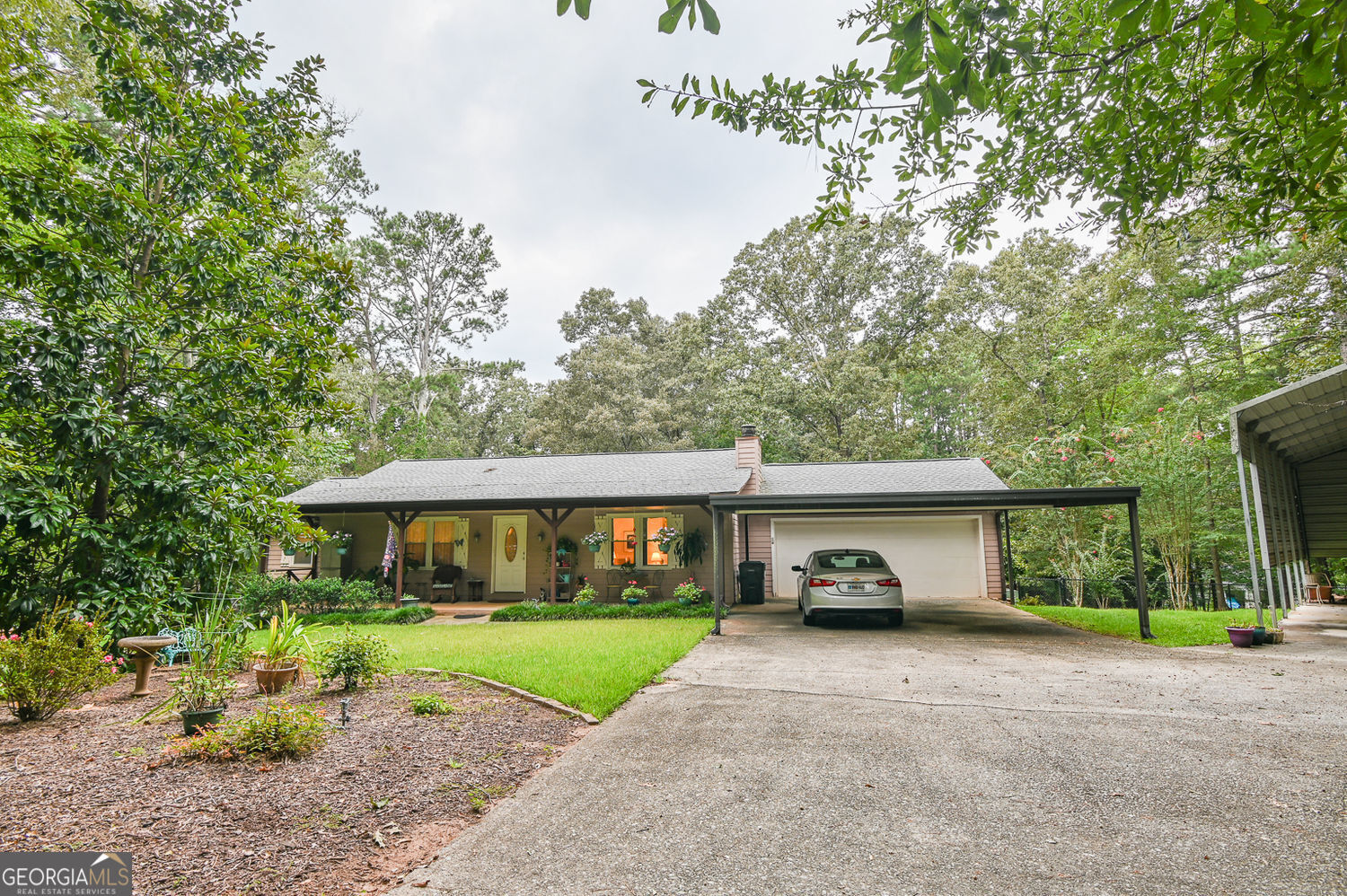 Property Photo: 1231 Woodland Court SE GA 30013