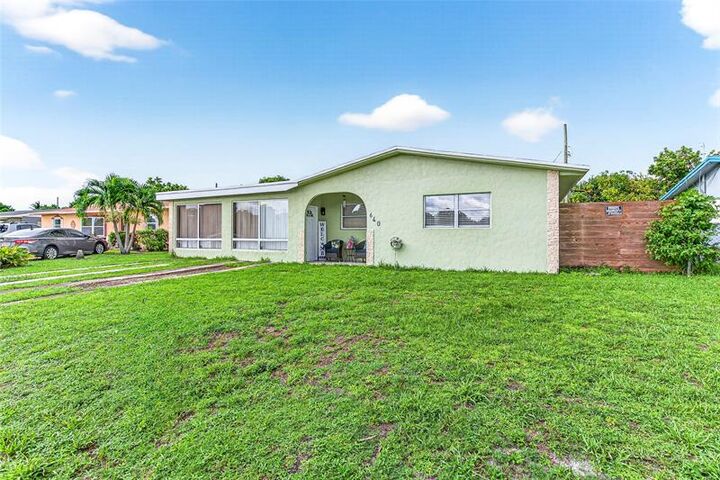 Property Photo:  640 SW 28th Way  FL 33312 