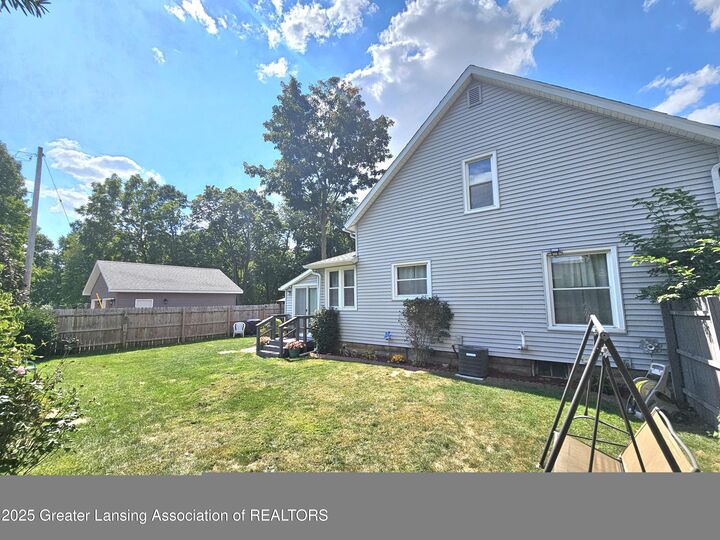 Property Photo:  315 W Henry Street  MI 48813 