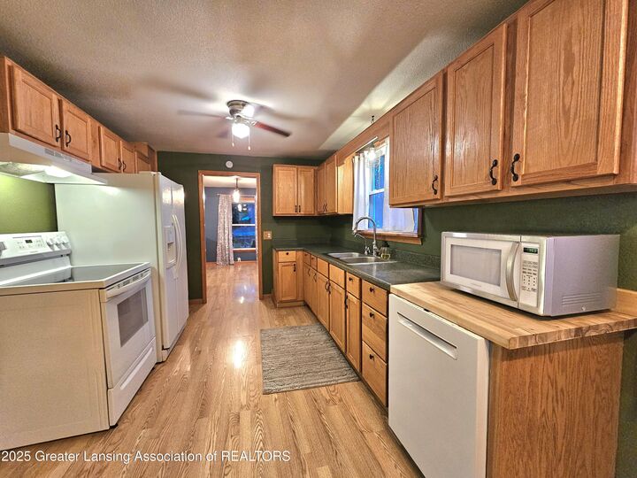 Property Photo:  315 W Henry Street  MI 48813