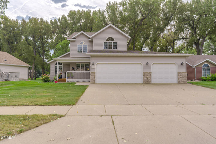 Property Photo:  3200 Bay Shore Bend SE  ND 58554 