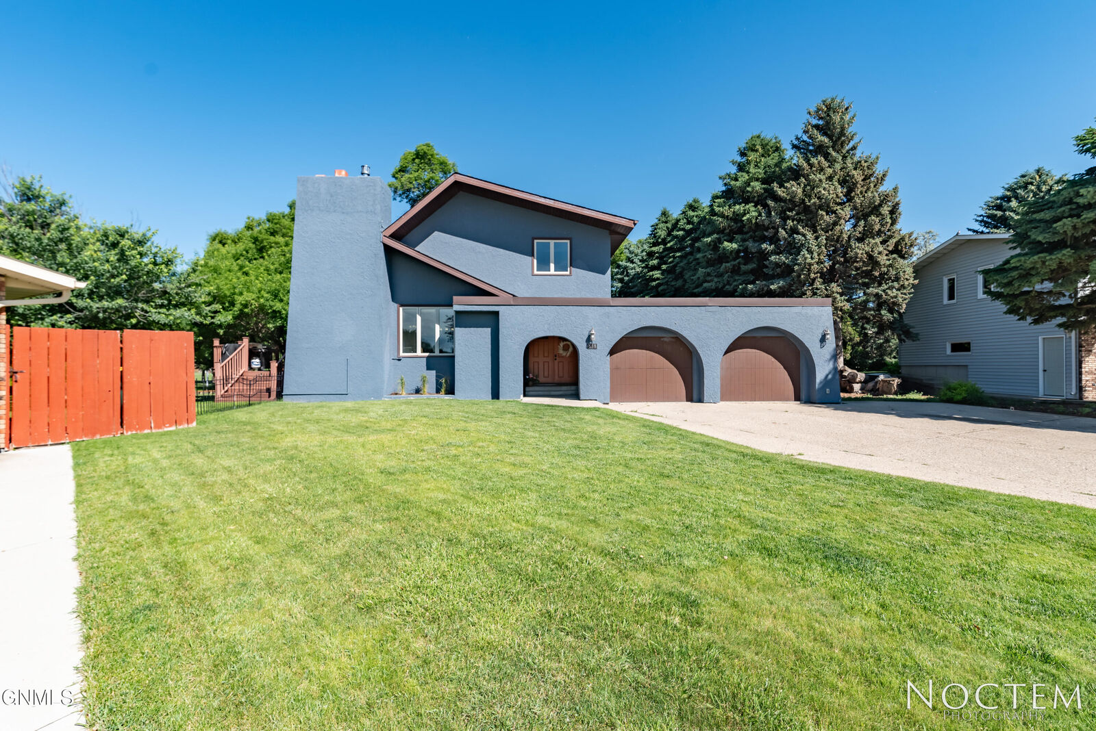 Property Photo:  638 Easy Street  ND 58504 