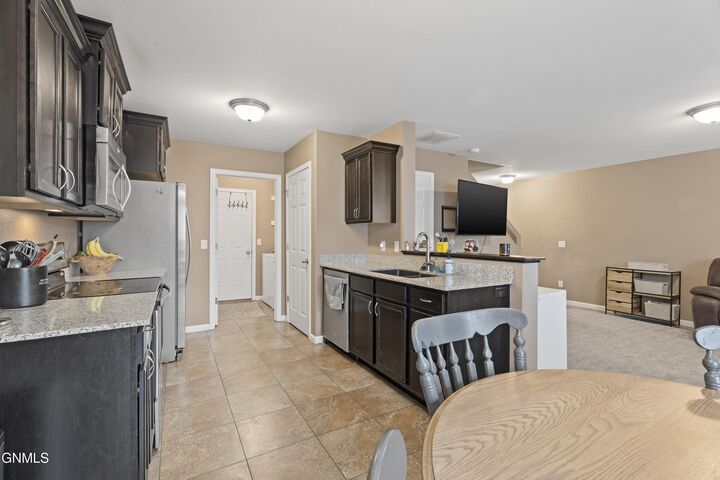 Property Photo:  4011 Normandy Street  ND 58503 