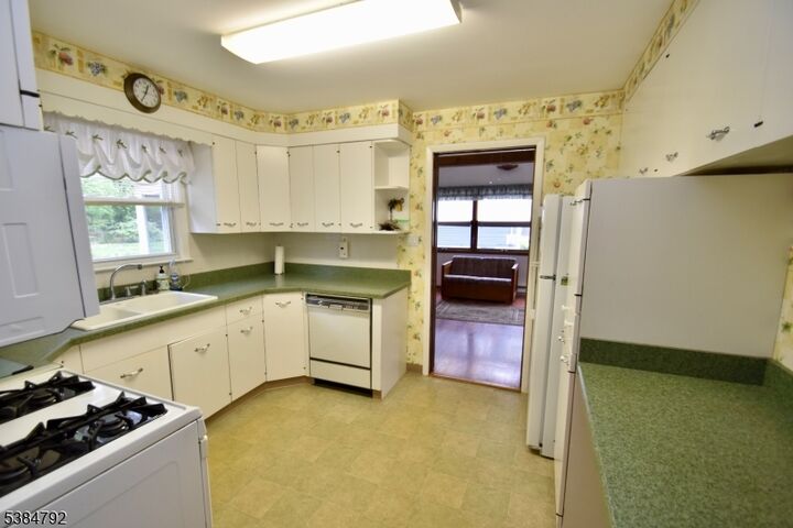 Property Photo:  5 Michael Rd  NJ 07438 