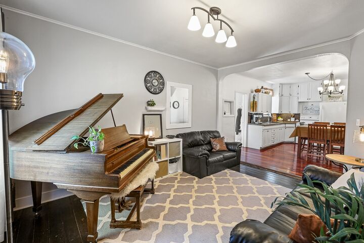 Property Photo:  203 Vermeer Road  IA 50219 